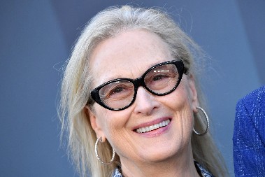 DOHVATILI SE NA SRED ULICE Meril Strip u javnosti razmenjivala strasti sa čuvenim glumcem, konačno odgovorili na glasine