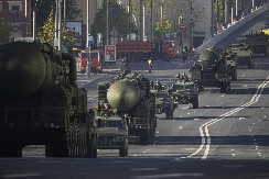 SVET ĆE DANAS VIDETI MOĆNO RUSKO NAORUŽANJE! Svi iščekuju da premijerno ugledaju glavnu 'zvezdu' - Putinov orešnik! "POKAZAĆEMO SVU NAŠU MOĆ!"