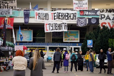 KO ĆE BLOKADERE DA OBAVESTI DA JE OBOJENA REVOLUCIJA PROPALA?