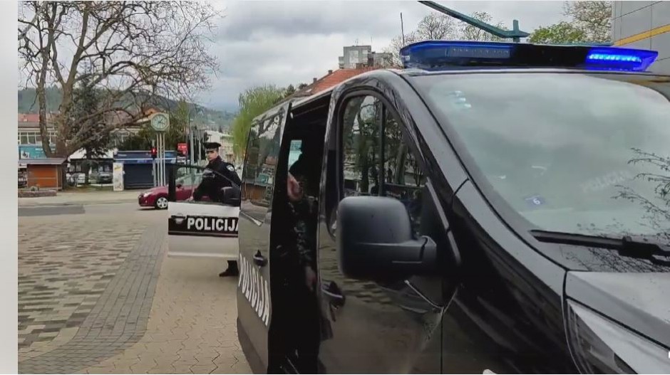 TEŠKA SAOBRAĆAJKA U MOSTARU! Sudar Mercedesa i BMW, jedna osoba povređena!