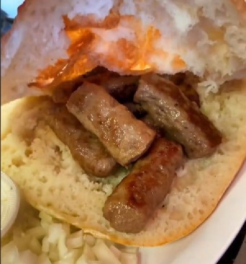 DONOSIO ĆEVAPE, A UZ "PRILOG" DROGU! Nesvakidašnji slučaj u komšiluku, evo kako se osumnjičeni branio