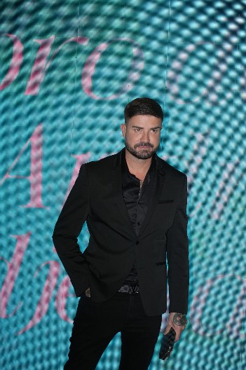 MC STOJAN SE VERIO Pevač saopštio srećne vesti, ovo je njegova verenica (FOTO)