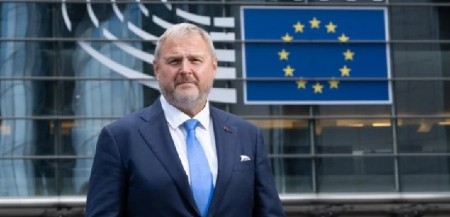 MRŽNJA IZ BRISELA! Kurtijev lobista i estonski NATO nacista udario na Srbiju: "Vučić je Putinov najbolji drug!"