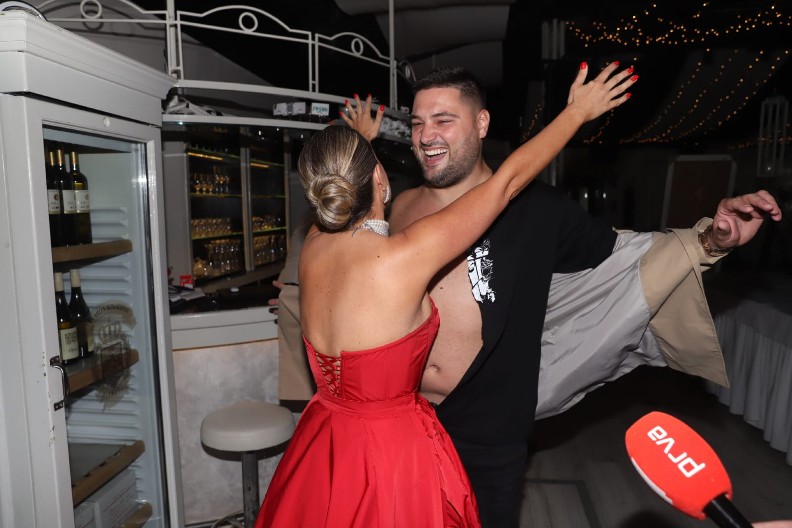 LJUBI PERUĆICI CEPAJU MAJICU! Prva izjava nakon što je dobio ćerku, ime su znali od prvog dana! (FOTO/VIDEO)