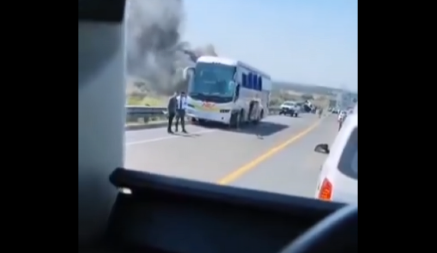 TRAGEDIJA NA AUTO-PUTU, NAJMANJE 21 OSOBA POGINULA Jezivi snimci teške saobraćajne nesreće u Meksiku (FOTO/VIDEO)