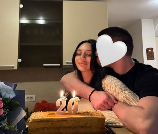 HITNO HOSPITALIZOVAN DEČKO NINE ĐOGANI Sa nanogicom zbog velikih bolova stigao u Urgentni, ona sve vreme uz njega