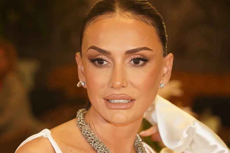 EMINA JAHOVIĆ RAZBESNELA JAVNOST Nakon što je iskritikovala estetske operacije, našla se na meti osude!