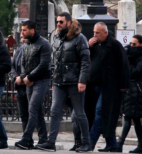 ŠKALJARAC PAO U HOTELU U BEOGRADU NAOČIGLED OBEZBEĐENJA ZBOG TRI PIŠTOLJA!  U akciji policije i Višeg javnog tužilaštva uhapšen Nikšićanin Miloš Nilović Runjo