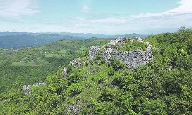 MISTERIOZNO UTVRĐENJE NA TARI PRATI KRVAVA LEGENDA Niko ne zna kad je Solotnik tačno izgrađen, pohodili ga lovci na blago tragajući za ćupovima zlata