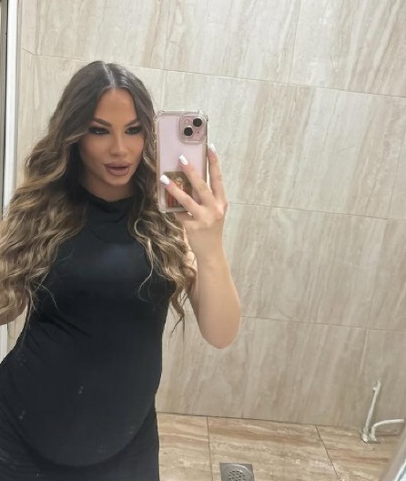 SAMO NEKOLIKO DANA NAKON POROĐAJA Bivša zadrugarka hitno hospitalizovana (FOTO)