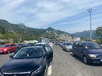 TERETNJACI U PAKLU! Na izlazu iz Srbije čekaju i do tri sata