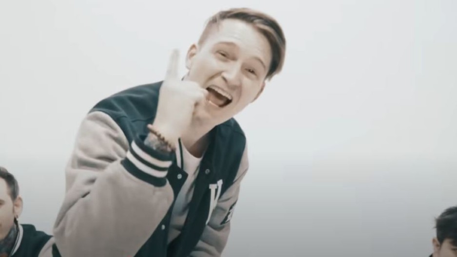 UMRO POZNATI PEVAČ! Imao je samo 32 godine, iza sebe ostavio ženu i dete, tragedija koja je potresla svet (FOTO)