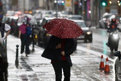 RHMZ ĆE SE OGLAŠAVATI NA DVA SATA Cela Srbija na nogama zbog nestabilnog vremena, popaljeni meteoalarmi