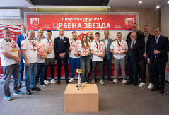 SD Crvena zvezda uručilo plakete "Naš šampion" Zvezdinim karatistima prvacima sveta