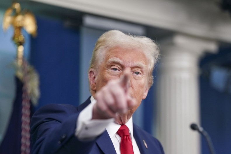 "IGRA SE S VATROM!" Tramp brutalno zapretio Putinu!