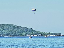 „SPUSTITE ME, SPUSTITE ME!“ Tinejdžerka (19) stradala u Budvi želela da prekine let pre tragedije