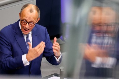 CILJ SLABLJENJE RUSKE RATNE MAŠINERIJE Nemački kancelar obećao jedno „Učinićemo sve…“