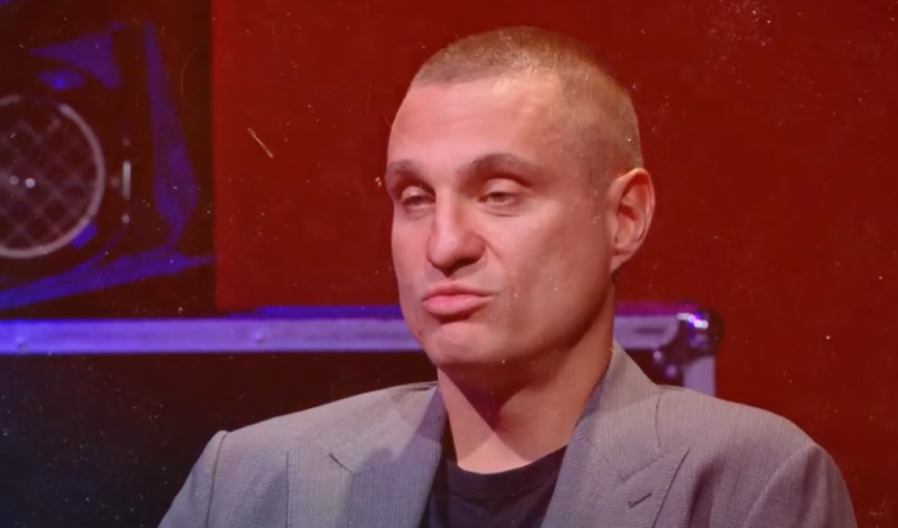 ŠTA TO RADITE? Kako Nemanja Vidić, koji godinama ne živi u Srbiji, može da se pita za sudbinu i budućnost države? (VIDEO)