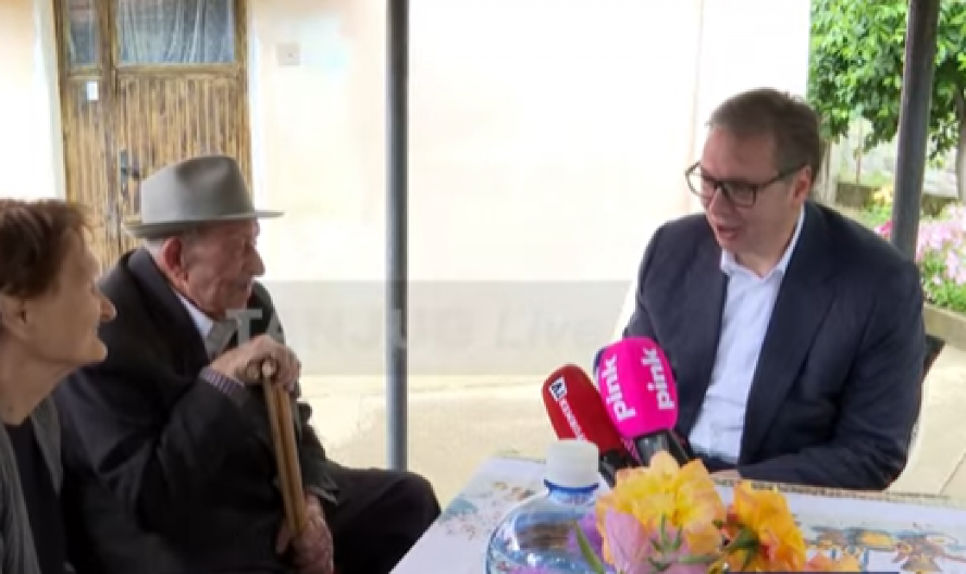 VUČIĆ POSETIO NAJSTARIJEG GRAĐANINA ZAJEČARA Srpski junak od 105 godina srdačno dočekao predsednika u svom domu