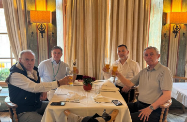 ČAK DVA ROĐENDANA U JEDNOM DANU Kari Pešić ugostio Piksija, Radujka i Džajića u Minhenu