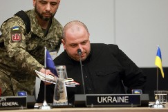 AU, ŠTA OVAJ RADI Svet zatečen ponašanjem ukrajinskog ministra odbrane tokom govora Fidana