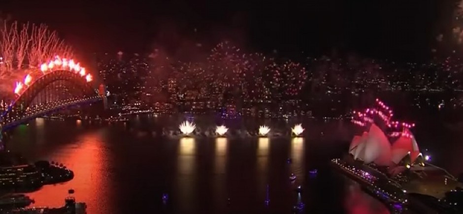AUSTRALIJANCI DOČEKALI NOVU GODINU Spektakularan vatromet u Sidneju (VIDEO)