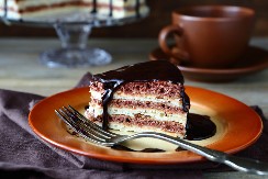 SLATKI KOLAČ SA KAFOM Neodoljivi desert koji se topi u ustima, u spoju sa omiljenim napitkom