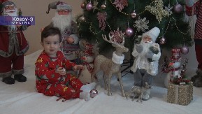 SEĆATE LI SE MALOG JAKOVA? Danas slavi 1. rođendan, a prošle godine dobio je specijalan sat od Vučića (VIDEO)