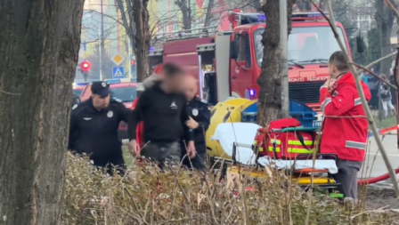 SUKOBIO SE SA POLICIJOM ZBOG POŽARA U ČAČKU  Ispred zapaljene zgrade odigrala se prava drama, pogledajte snimak incidenta