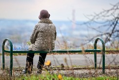 NAJVIŠE POGOĐENE SLOBODNE ŽENE, SAMOHRANE MAJKE, UDOVICE... Psihološkinja Anita savetuje — kako da se prebrodi "prazinična usamljenost"?