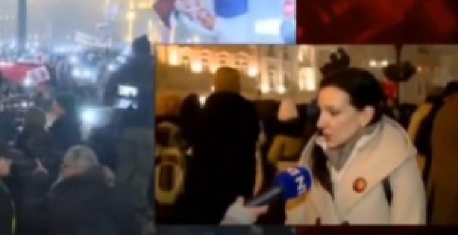MARINIKA SINOĆ NA PROTESTU PORUČUJE: Nikad se u Novom Sadu nije desila tragedija, a ONA sedela u vladi koja je 17 mladih života pokopala!