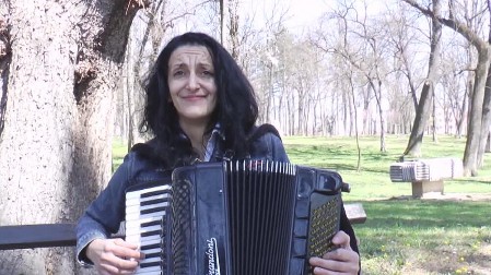 KROZ NJENE VENE TEČE ''SRPSKA DVOJKA''! Biljana je jedna od retkih koja svira harmoniku: Dve godine sam plakala dok mi je nisu kupili