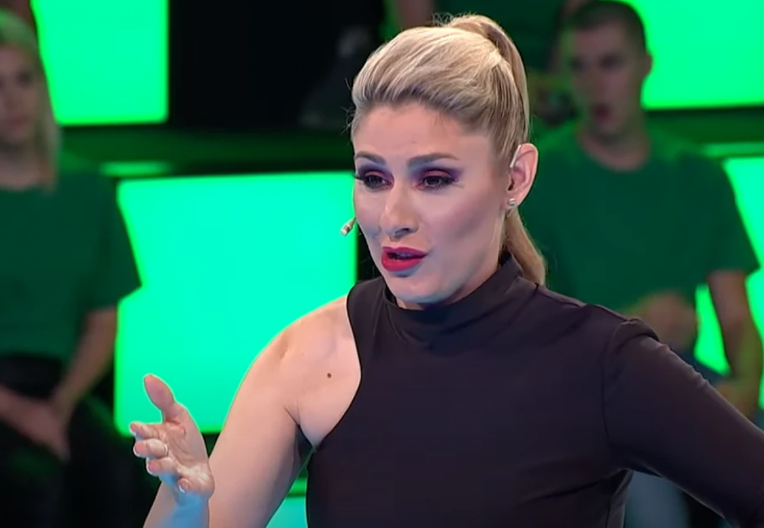 HAOS U KVIZU NA RTS Takmičarka žestoko odbrusila voditeljki, zanemela zbog neočekivanog odgovora (VIDEO)