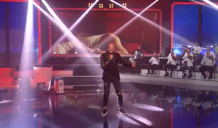 "DA SE PRESKOČI MAKAR PUCANJE" Pevač čestitao božićne praznike, pa uputio apel nakon masakra na Cetinju!