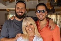 NEVEROVATNA DEKORACIJA U DOMU ROKVIĆA Ovako izgleda njihov dom za Božić, sve blješti (VIDEO)