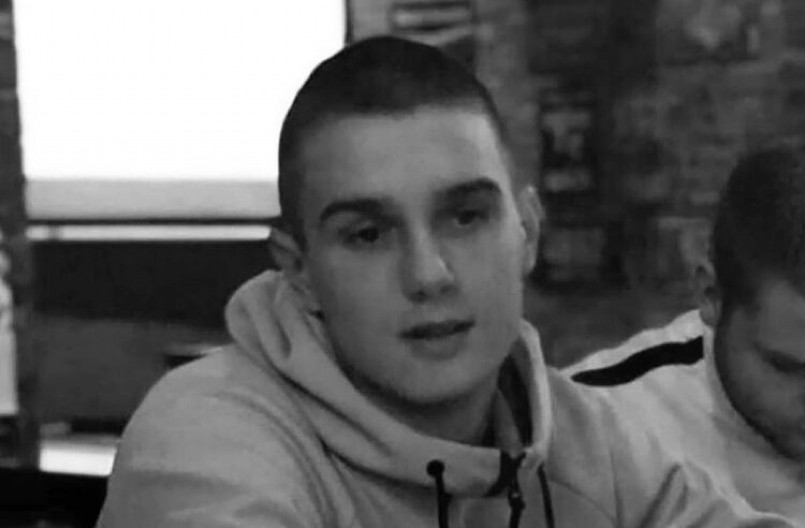 GLAVNOOSUMNJIČENI ZA SMRT DUŠKA RAJIĆA (19) U BEKSTVU  Ovaj mladić je pre šest godina nasmrt pretučen pajserom u Batajnici