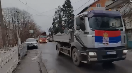KAMIONDŽIJE OVAKO SLAVE BOŽIĆ: Svečana vožnja snimljena u Resniku (VIDEO)
