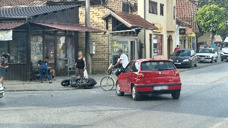 SUDAR AUTOMOBILA I MOTOCIKLA U ČAČKU Vozač dvotočkaša prebačen u bolnicu