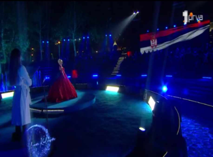 ZASTAVA SRBIJE I "VIDOVDAN" Nestvarne scene na koncertu Jelene Karleuše, pop diva "oduvala" izvedbom etno pesme