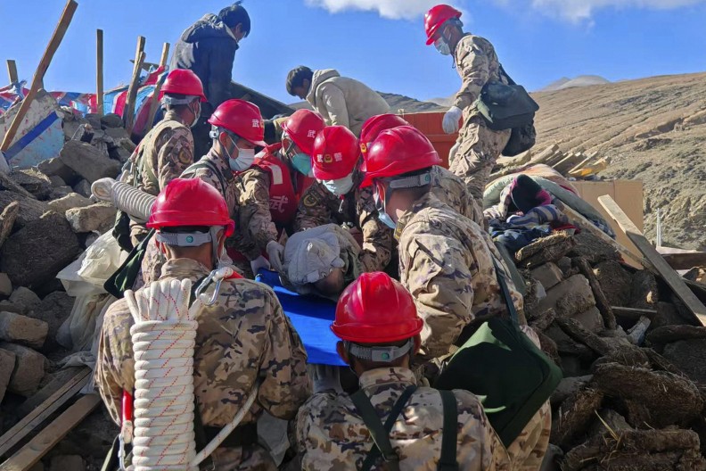 123 MRTVIH U ZEMLJOTRESU U TIBETU Vade se ljudi iz ruševina, ne zna se koliko ih je još nestalo