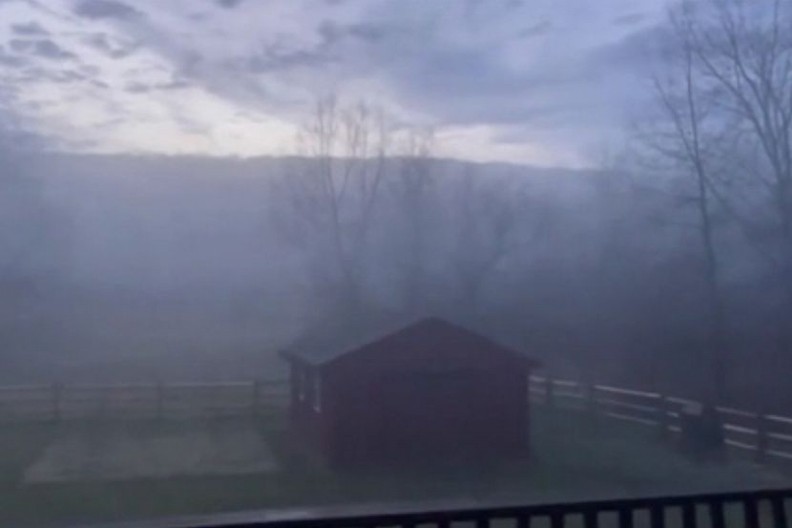 MISTERIOZNA MAGLA "MIRIŠE NA HEMIKALIJE" Panika u SAD, ljudi se žale da zbog nje STRAVIČNO KAŠLJU