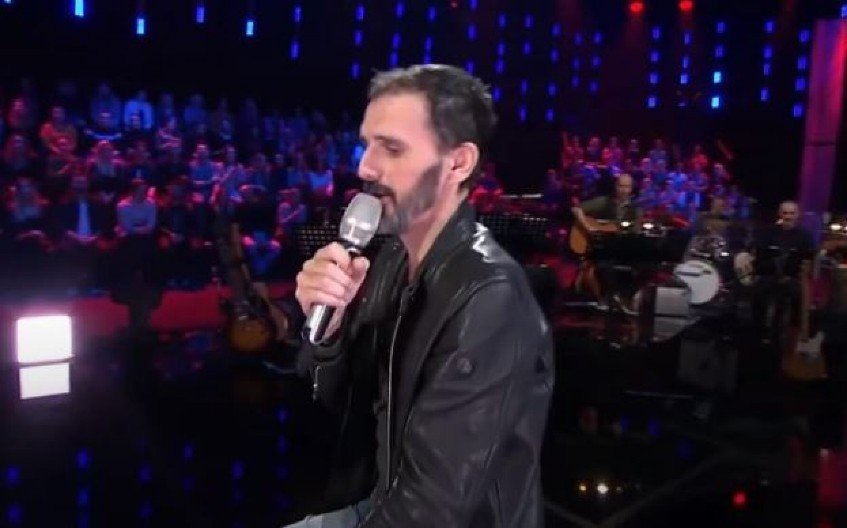 "PROBUDIO SAM SE PORED SUPRUGE, A ONA JE BILA MRTVA..." Ispovest poznatog pevača ledi krv u žilama