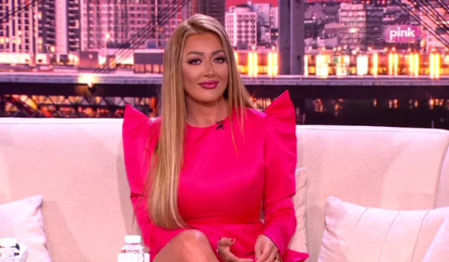 DUPLO SLAVLJE U DOMU SANDRE REŠIĆ! Čestitke samo pljušte, pevačica saopštila radosnu vest!