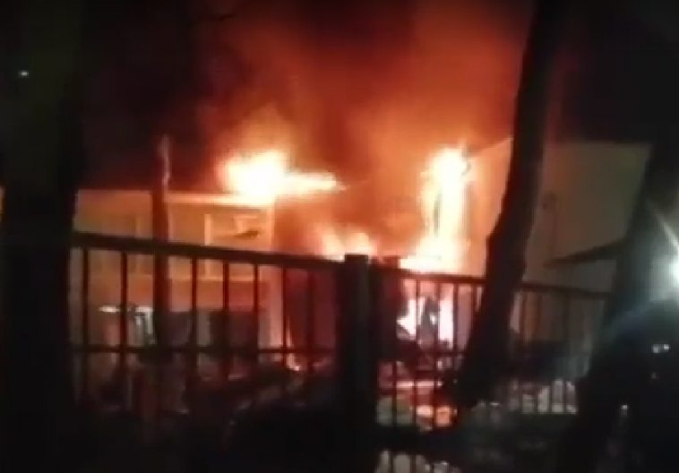 GORI CRKVA U RUSIJI Plamen se diže u nebesa (VIDEO)