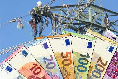 JOŠ JEDAN PROBLEM MUČI NEMAČKU Preskupa struja opterećuje posrnulu ekonomiju - političari traže rešenje