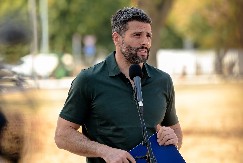 GRADONAČELNIK ŠAPIĆ: U toku je postavljanje stubova sa imenima ulica na ćirilici i engleskom jeziku