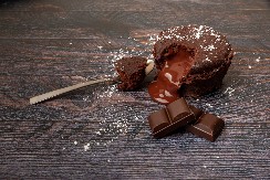 BEZGLUTENSKI LAVA KOLAČ Sočan i mekan kolač koji se topi u ustima, ovakav do sada niste jeli