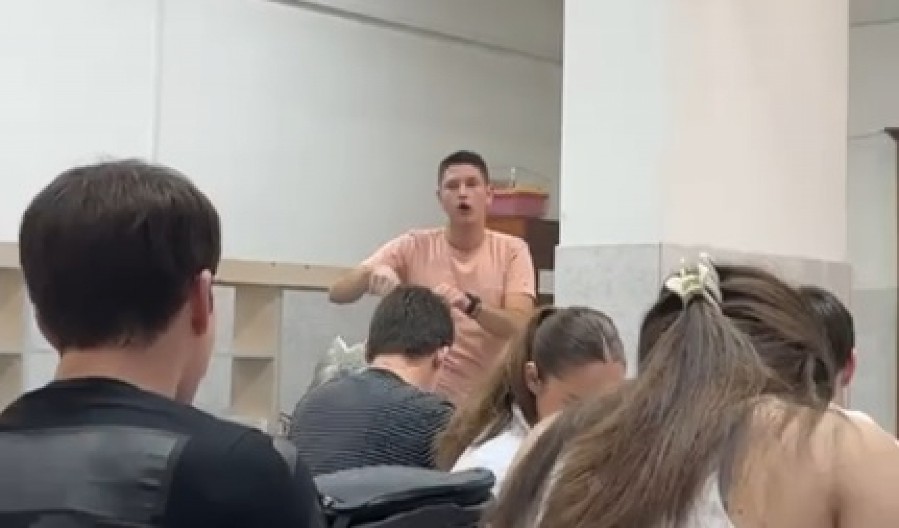 E, TO SU ĆACI! Pogledajte Miloša Pavlovića kako drži vežbe mlađim studentima Medicinskog fakulteta u Beogradu (VIDEO)