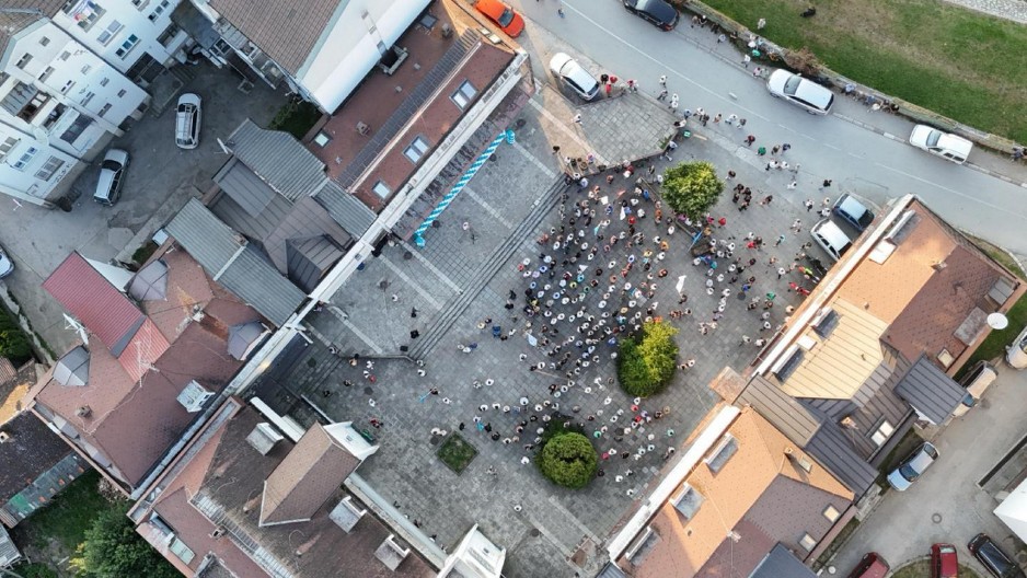 PORED SNS PČELA, DANAS IMAMO I LAŽNU TRUDNICU?!? Naci blokaderi u delirijumu (FOTO)