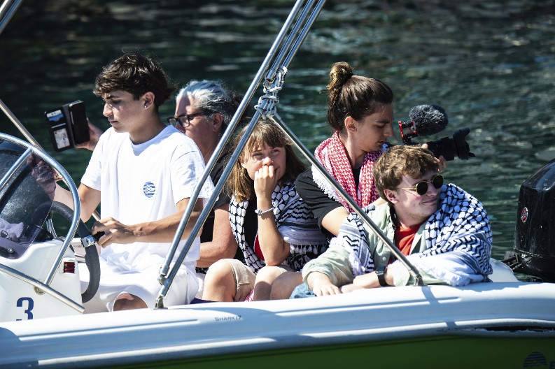 HAOS NA IZRAELSKOM AERODROMU Greta i aktivisti neće da čuju za deportaciju, evo šta im sledi